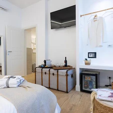 La Maison Du Charme Bed & Breakfast 4*